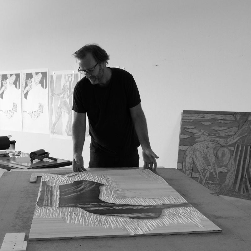 Picture of Daniel Clarke making a woodcut oeuvre for an art gallery